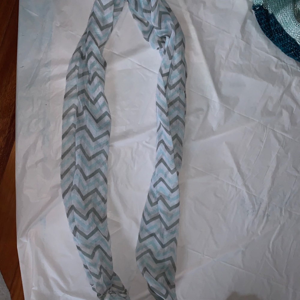 Infinity scarf - Picture 2 of 2